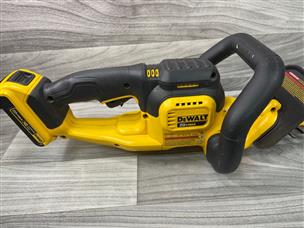 Dewalt battery operated online hedge trimmer